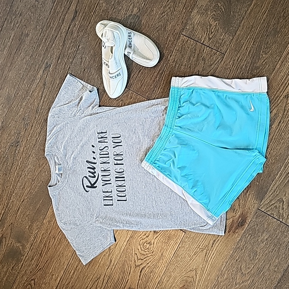MOM RUNNING TEE SIZE MED.